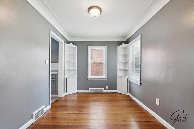 Building Photo - $1250 3 bedroom bungalow