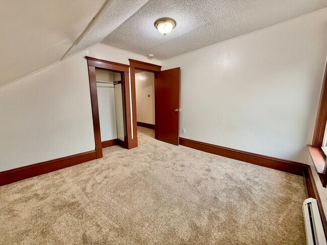 Building Photo - 70 Klondike Ave