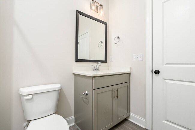 Building Photo - 826 Clear Spring Dr