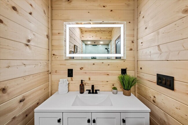 Building Photo - 152 Baxter Rd