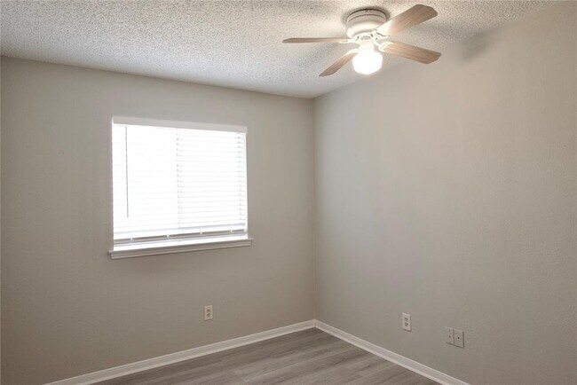 Building Photo - 3418 Green Fields Dr