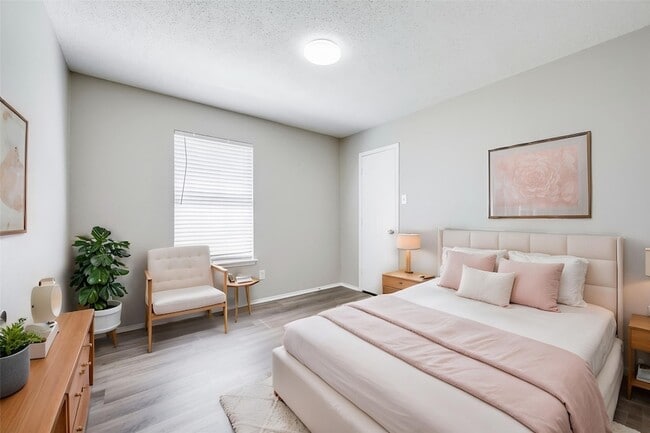 Building Photo - 6431 St Leonard Dr