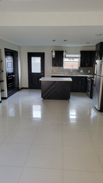 Building Photo - 1212 White Oak Drive