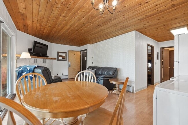 Building Photo - 1 Bedroom, 1 Bath Condo on Whitefish Lake