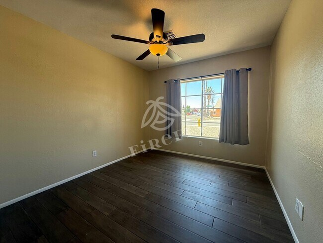 Building Photo - 10720 W Wagon Wheel Dr