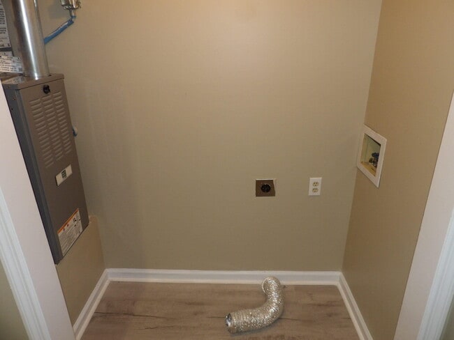 Building Photo - 244 Meadowview Dr