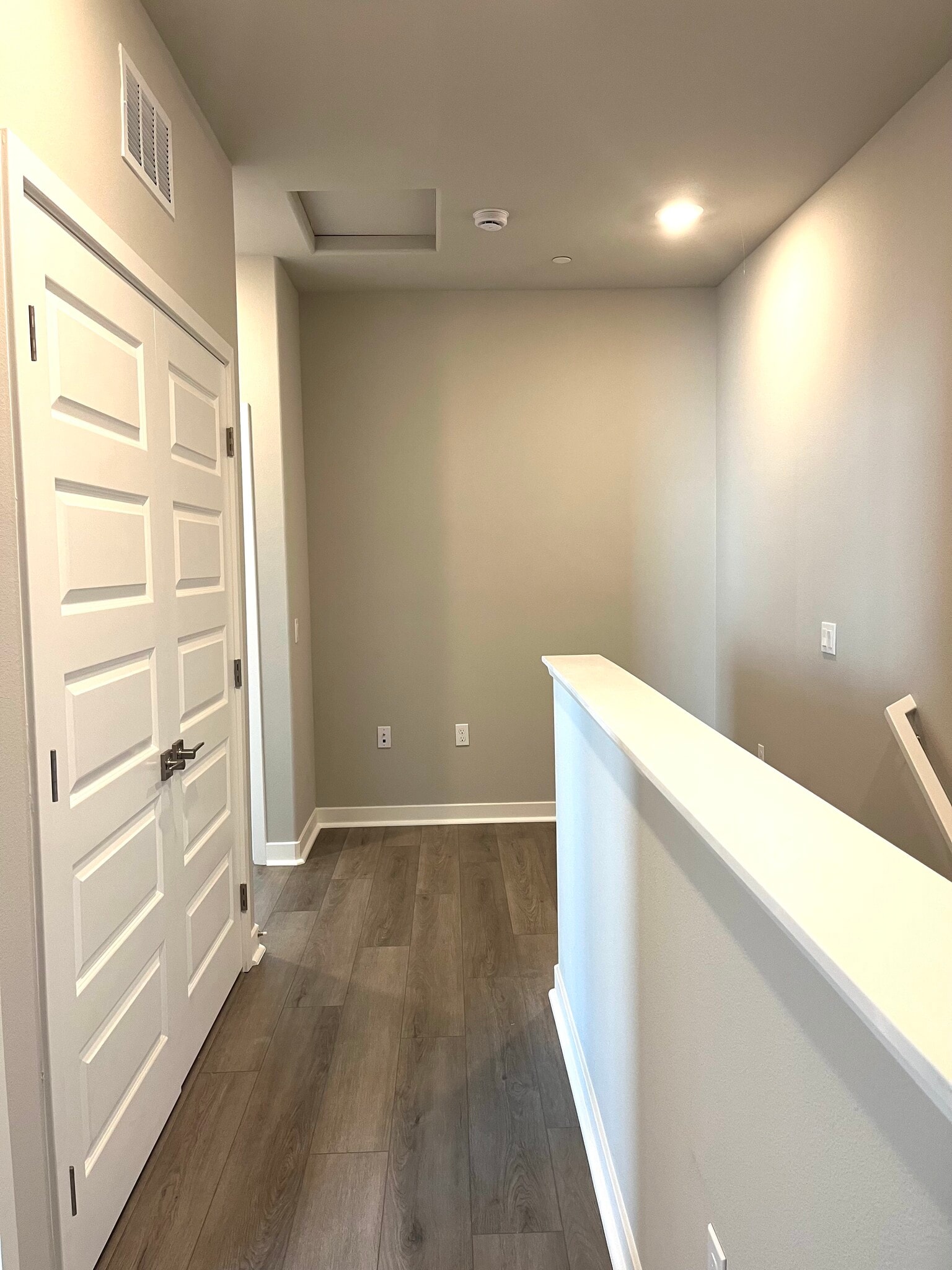 3rd floor landing - 1475 Sandbar Ln