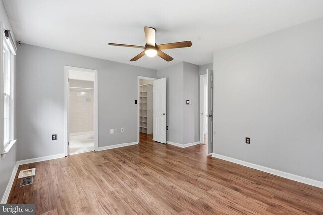 Building Photo - 7690 Green Garland Dr