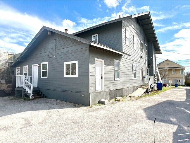 Building Photo - 1137 W Ashby Pl