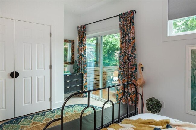 Building Photo - 724 Charles Allen Dr NE