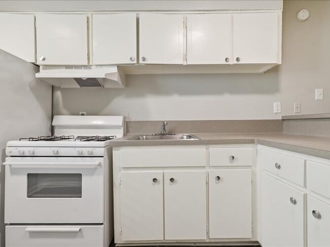 Building Photo - 1840 Richmond Ave