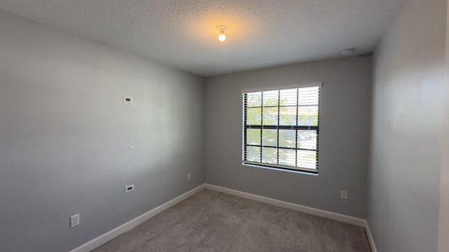Building Photo - 4230 Napoli Lake Dr
