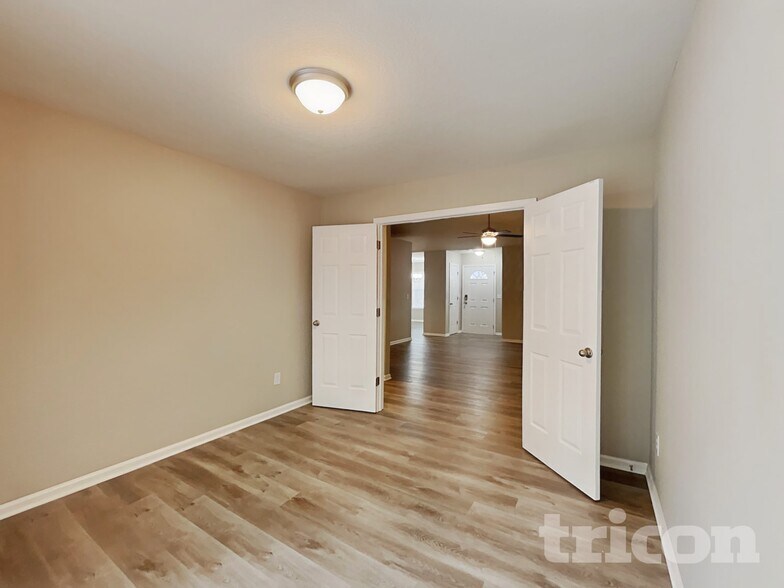 Building Photo - 110 Kingscreek Dr