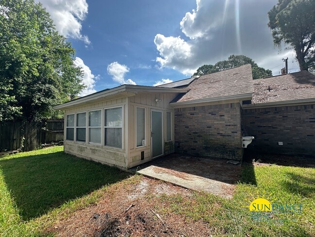 Building Photo - Energy-Efficient 2-Bedroom Home in Fort Walton Beach!