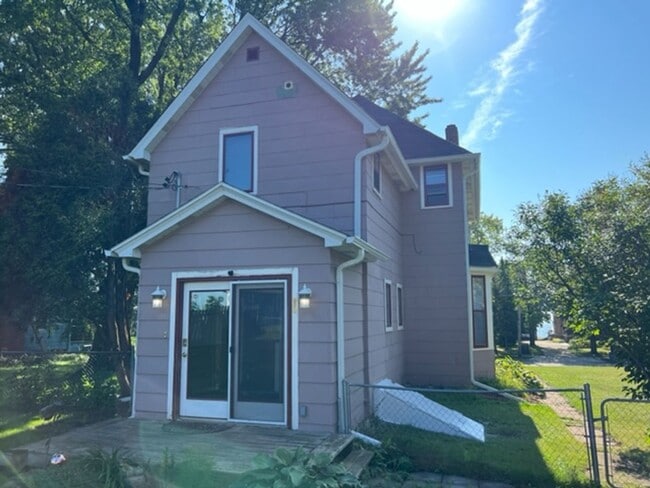 Building Photo - Duluth MN - 4+ bed - 2-bath - 2-car garage