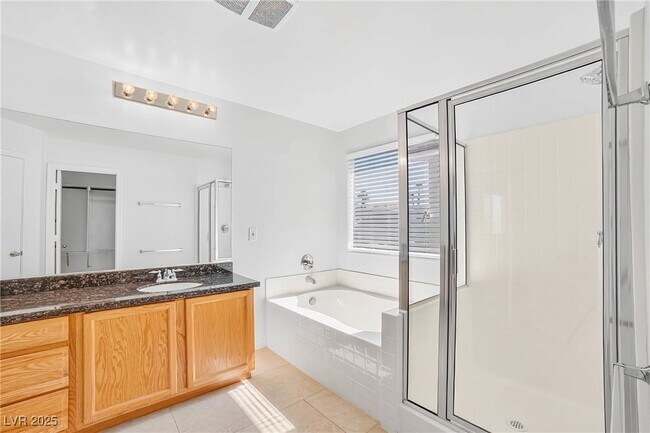 Building Photo - 2872 Strathallan Ave