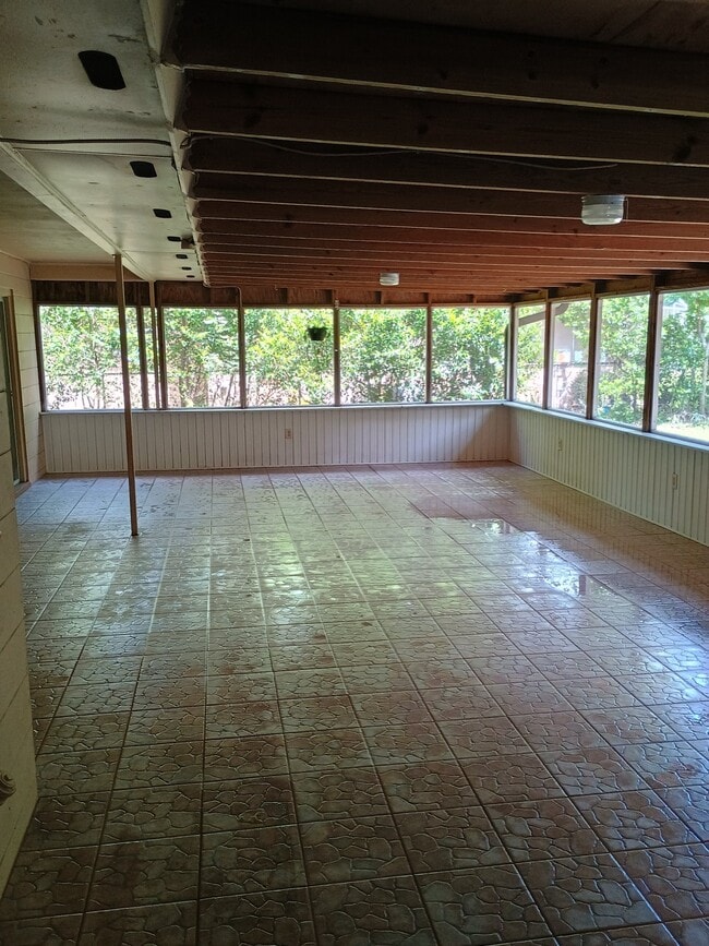 Building Photo - 2814 Lake Arnold Pl