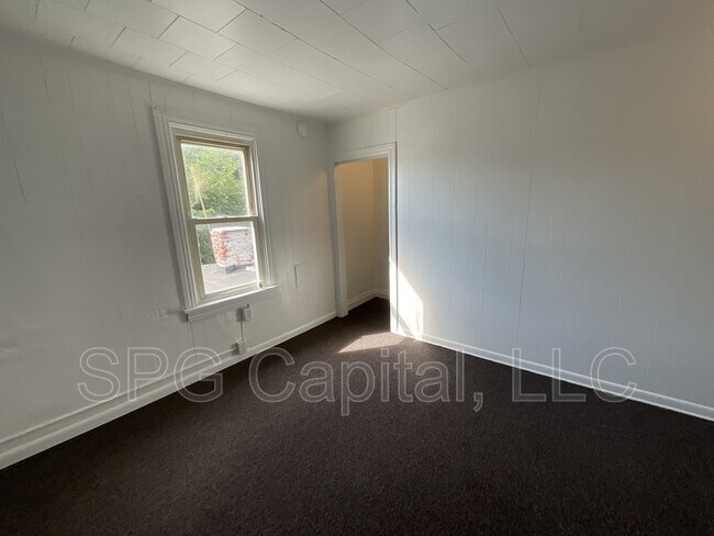 Building Photo - 712 W Mason Ave