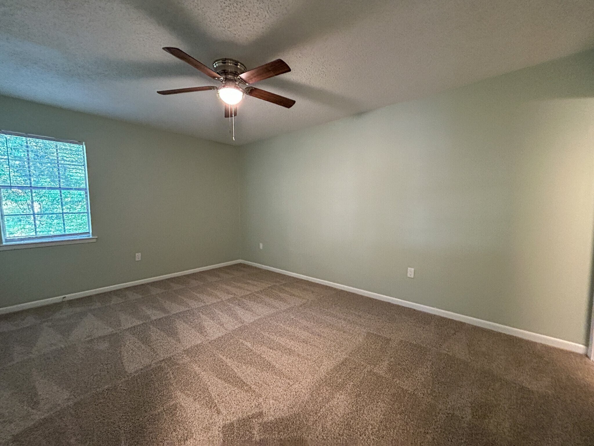 Building Photo - 1716 Northview Dr