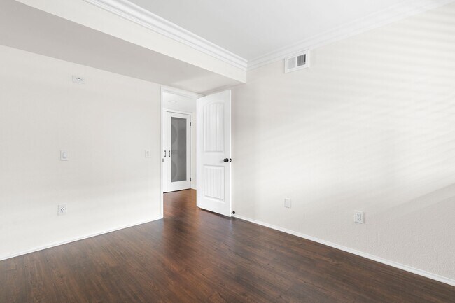 Building Photo - MOVE IN SPECIAL- $500 off First Months Ren...