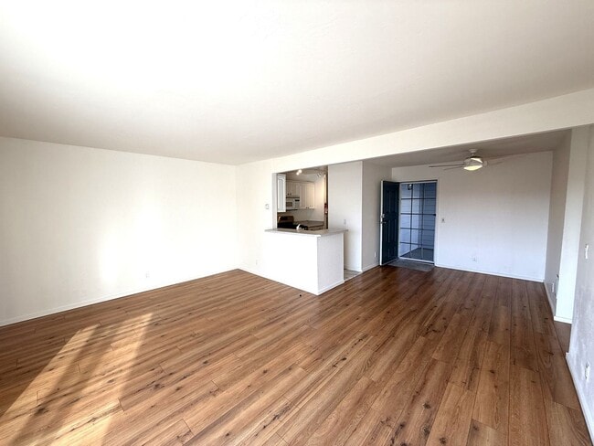 Building Photo - ONE BEDROOM ONE BATH UPDATED UPPER UNIT CONDO IN LARKSPUR ISLE