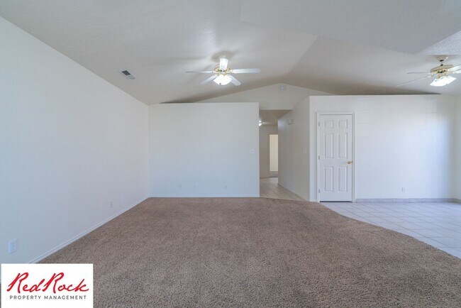 Building Photo - 2620 E 700 N