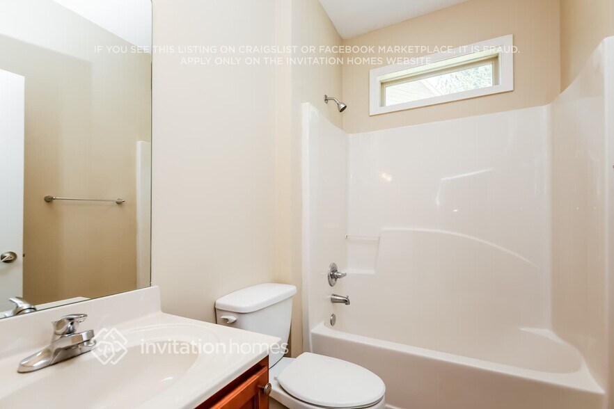 Building Photo - 505 Lakeside View