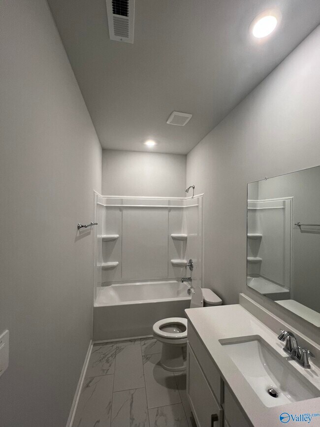 Building Photo - 159 Little Britain St