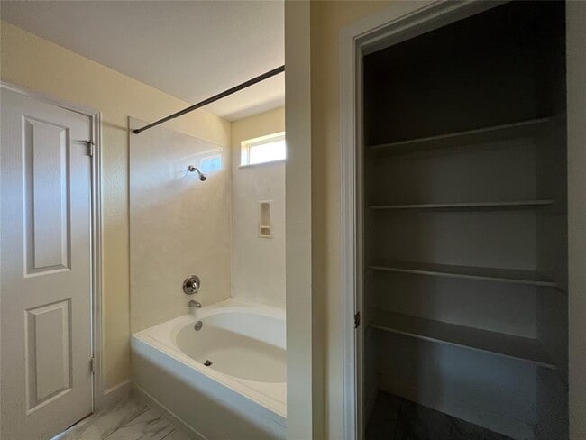 Building Photo - 116 Remington Dr