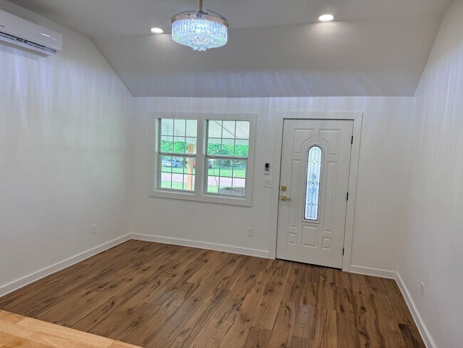 Building Photo - Cute 2 bedroom home in Prague!