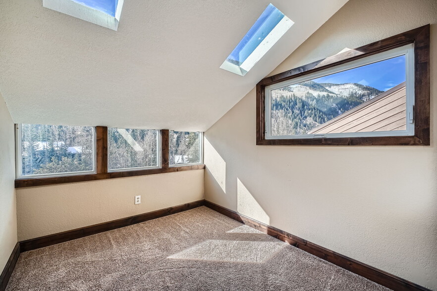 Building Photo - 4595 Bighorn Rd