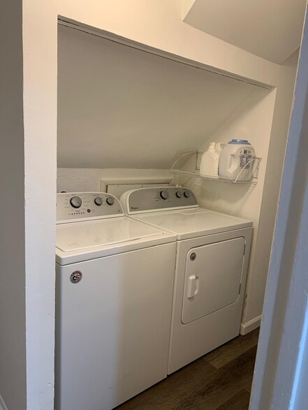 Building Photo - 4807 Poplar Dr