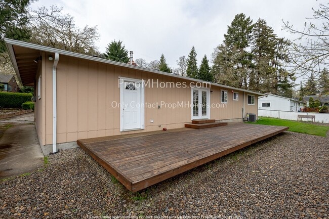 Building Photo - Charming Three Bedroom Awaits in West Linn!