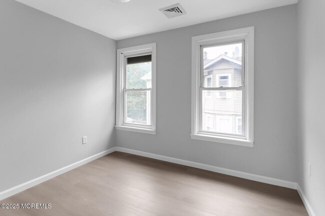 Building Photo - 1121 Sewall Ave
