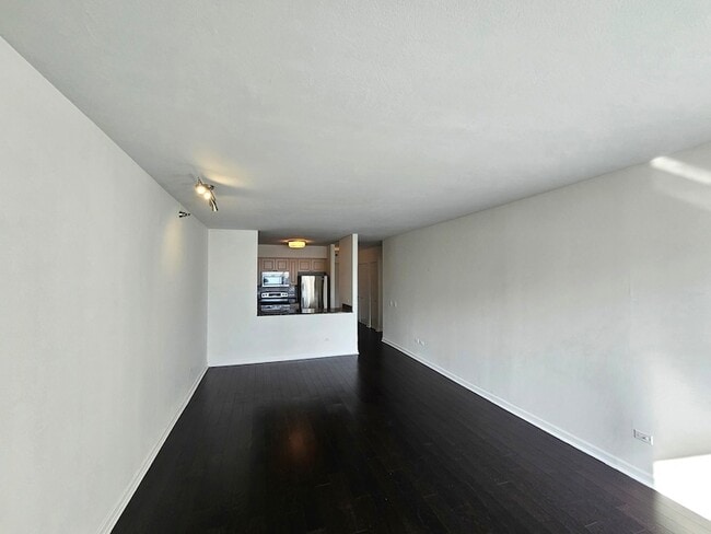 Building Photo - 512 N McClurg Ct