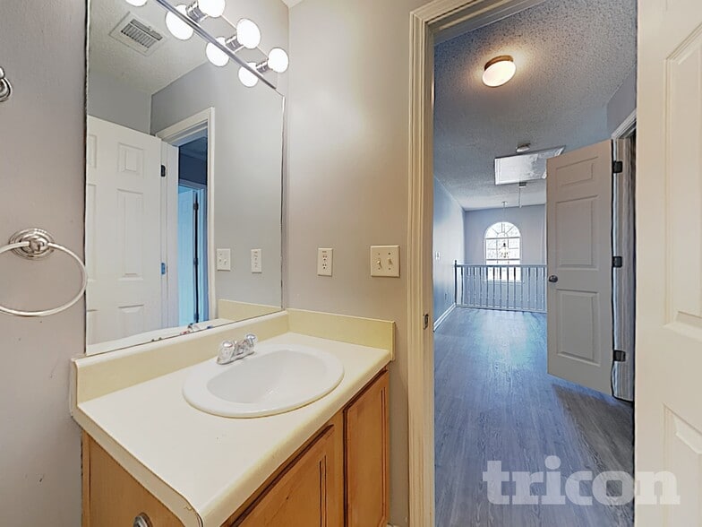 Building Photo - 2372 Creel Rd