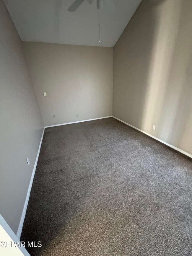 Building Photo - 1801 Garden Gate Way