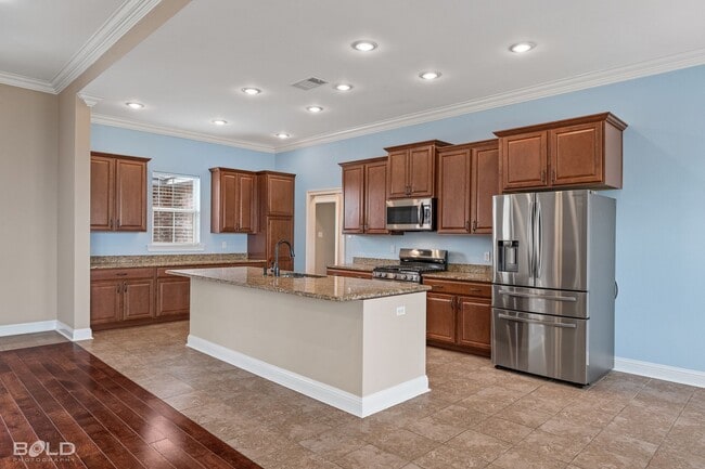 Building Photo - 3 Bedroom 2 Bath in Cypress Bend