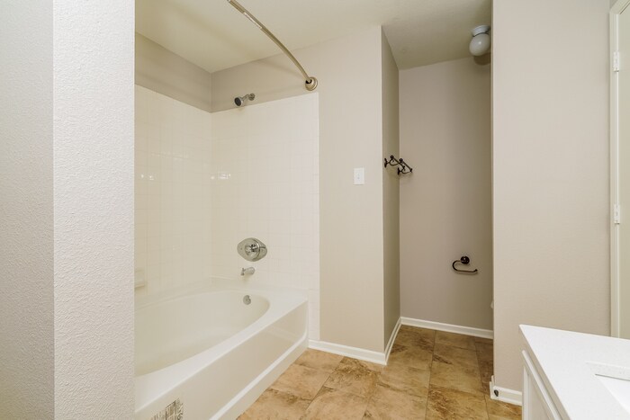 Building Photo - 3098 W Meadowbend Ln