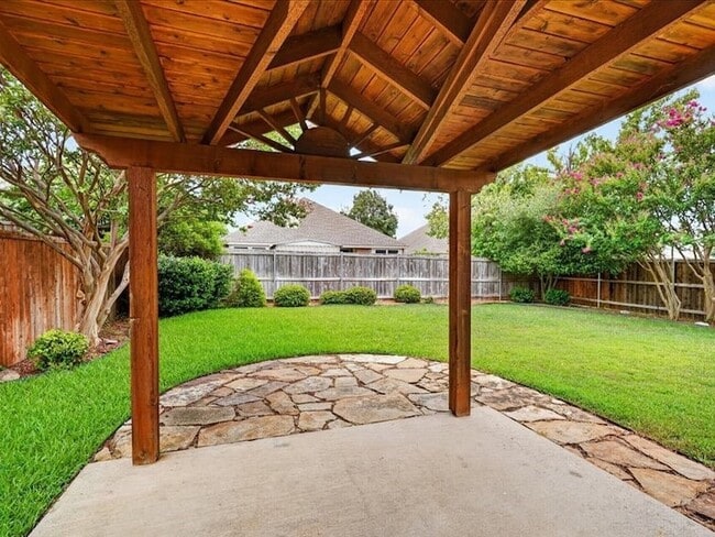 Building Photo - 5912 Meadowglen Dr