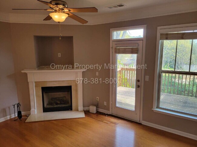 Building Photo - Beautiful Townhome steps away from the Beltline!