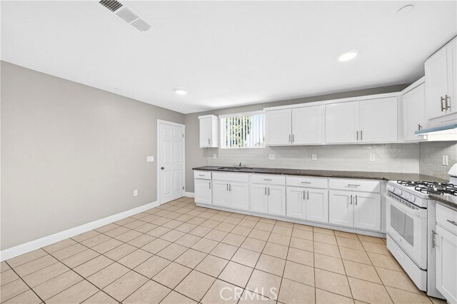 Building Photo - 11227 Towne Ave