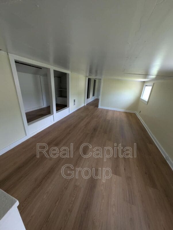 Building Photo - 29-29 Kingswood Dr