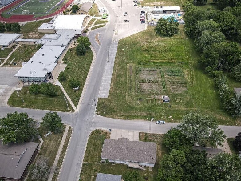 Building Photo - 225 Lexington Rd