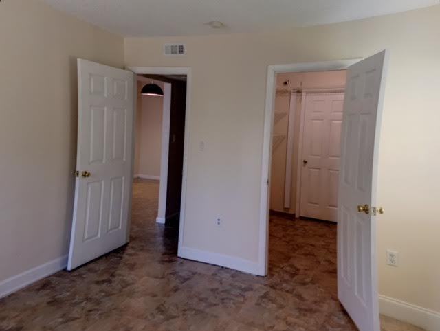 Building Photo - 304 Cherokee Ct