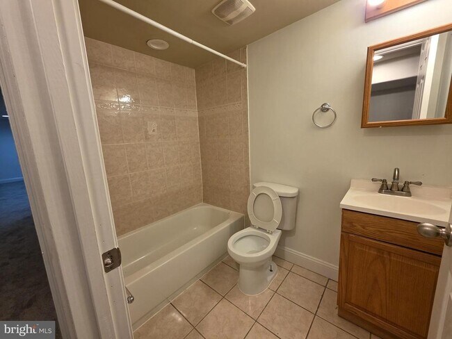 Building Photo - 3710 E Pratt St