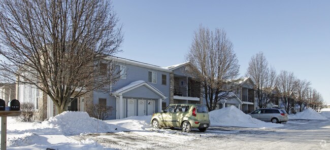 Primary Photo - Knoll Apartments