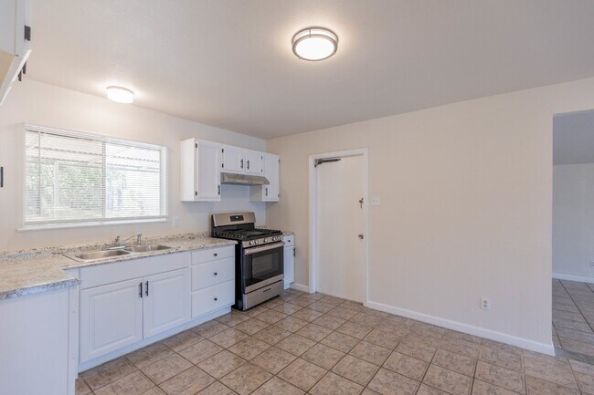 Building Photo - 1822 Arroya Vista Dr