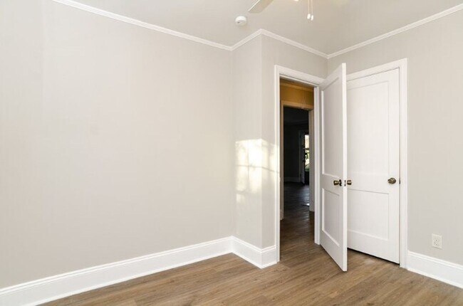 Building Photo - 229 Lullwater Dr