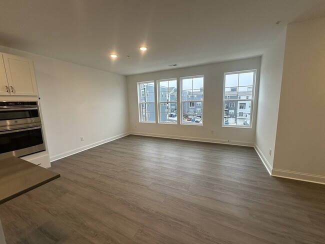 Building Photo - Brand New Condo Walking Distance to Wegman...